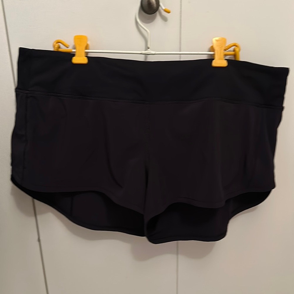 LULULEMON speed up shorts almost new!